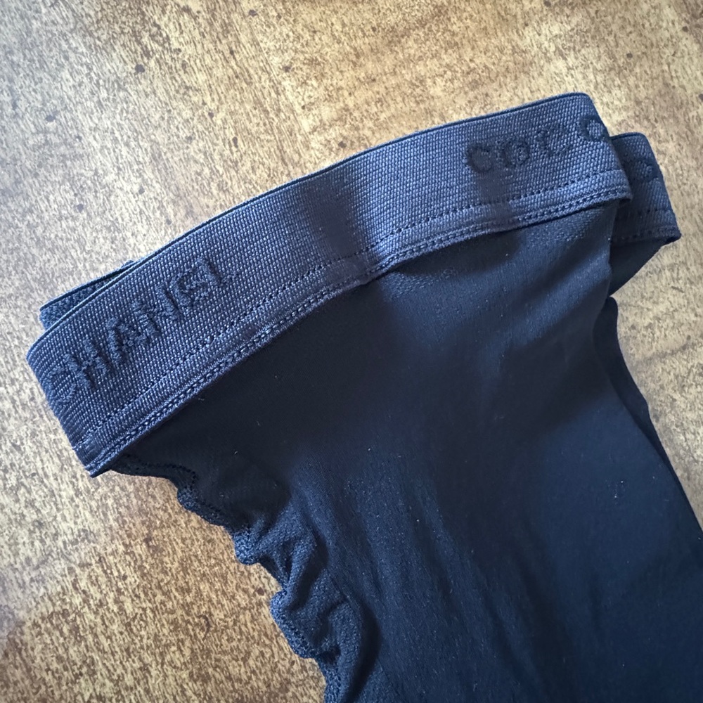 Authentic Chanel classic black CC tights size M BNIB - Picture 3 of 10